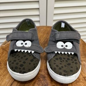 Carters shoes size 11